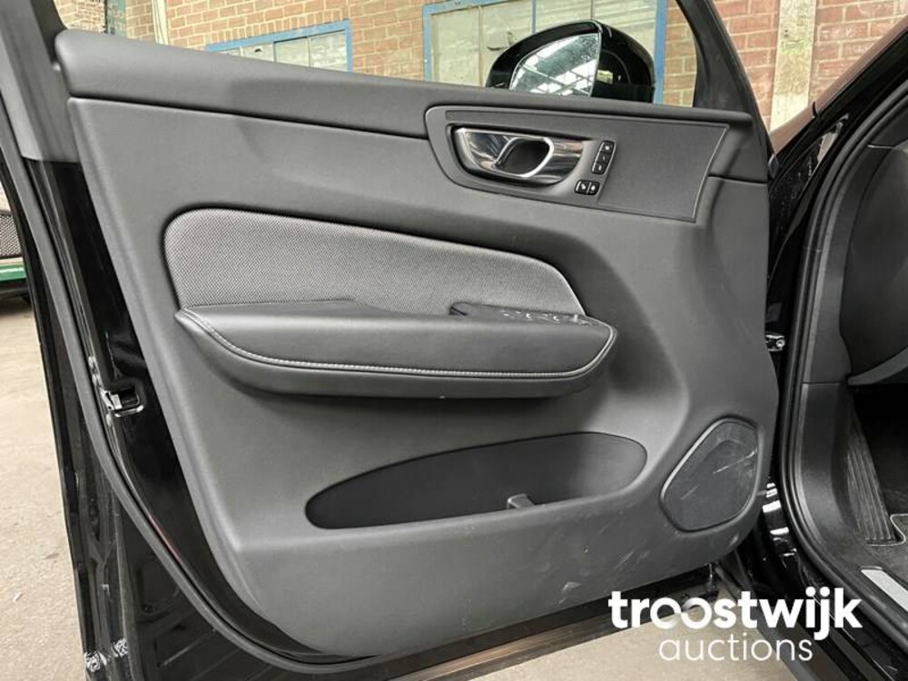 Volvo XC60 T8 R-Design 390PS 2021 -Herstellergarantie-