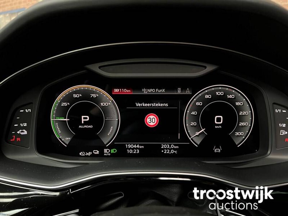 Audi Q8 60 TFSIe S-Line 3.0 Quattro  467 PS 2022, T-001-HD