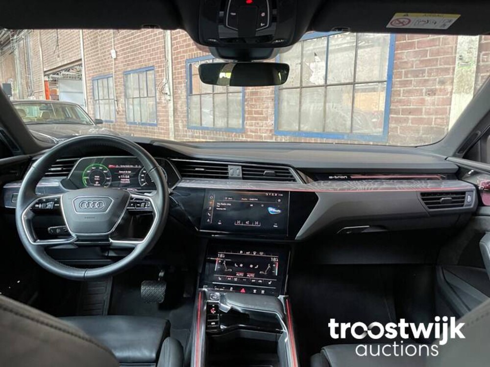 Audi e-tron 55 Sport Quattro Advanced Pro Line Plus 95 kWh 2018, K-877 FERNSEHER