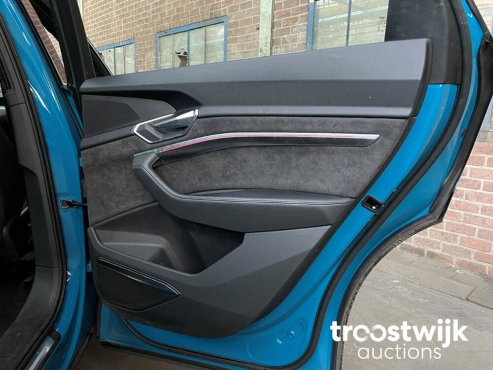 Audi e-tron 55 Sport Quattro Advanced Pro Line Plus 95 kWh 2018, K-877 FERNSEHER