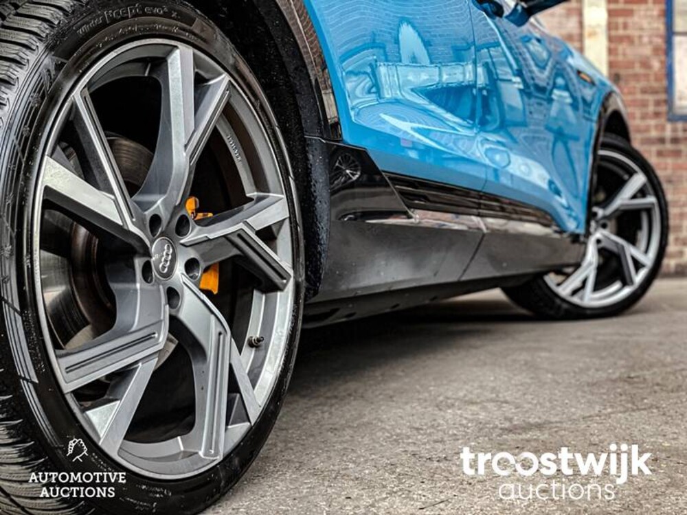 Audi e-tron 55 Sport Quattro Advanced Pro Line Plus 95 kWh 2018, K-877 FERNSEHER