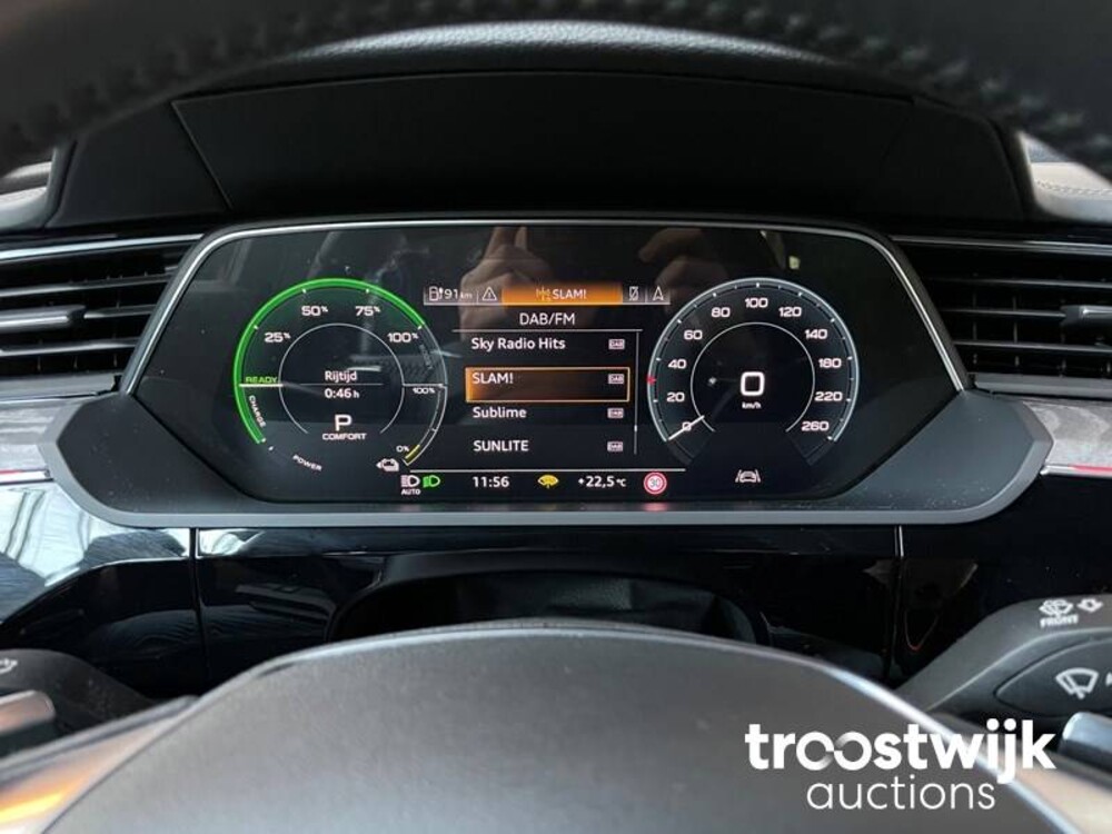Audi e-tron 55 Sport Quattro Advanced Pro Line Plus 95 kWh 2018, K-877 FERNSEHER