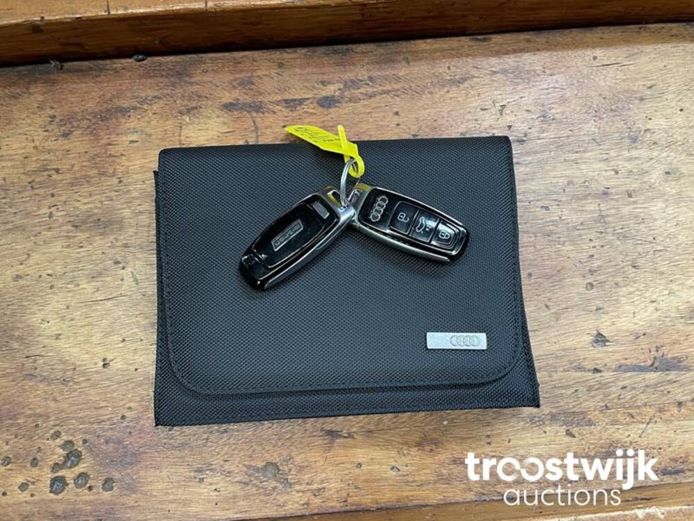 Audi e-tron 55 Sport Quattro Advanced Pro Line Plus 95 kWh 2018, K-877 FERNSEHER