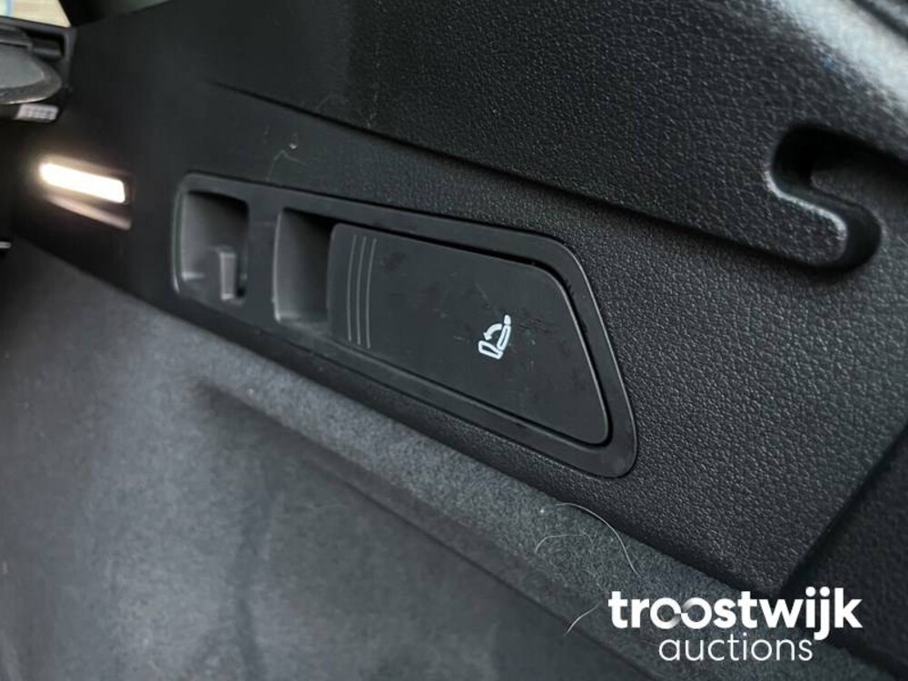 Audi e-tron 55 Sport Quattro Advanced Pro Line Plus 95 kWh 2018, K-877 FERNSEHER