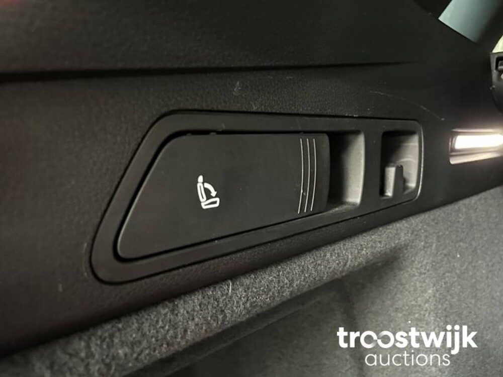 Audi e-tron 55 Sport Quattro Advanced Pro Line Plus 95 kWh 2018, K-877 FERNSEHER