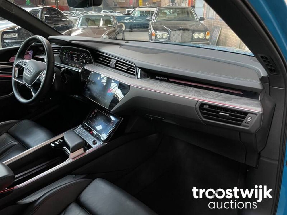 Audi e-tron 55 Sport Quattro Advanced Pro Line Plus 95 kWh 2018, K-877 FERNSEHER