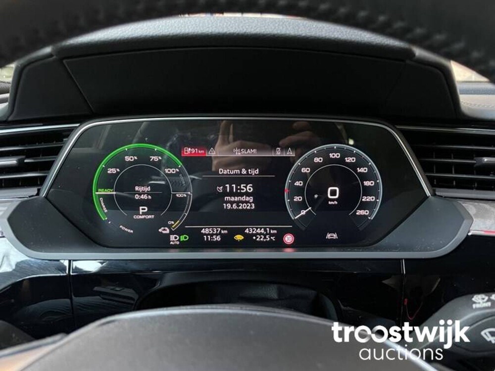 Audi e-tron 55 Sport Quattro Advanced Pro Line Plus 95 kWh 2018, K-877 FERNSEHER