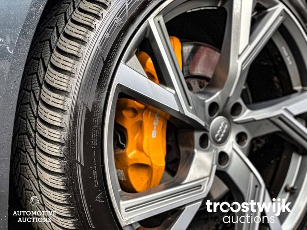 Audi e-tron 55 Sport Quattro Advanced Pro Line Plus 95 kWh 2018, K-877 FERNSEHER