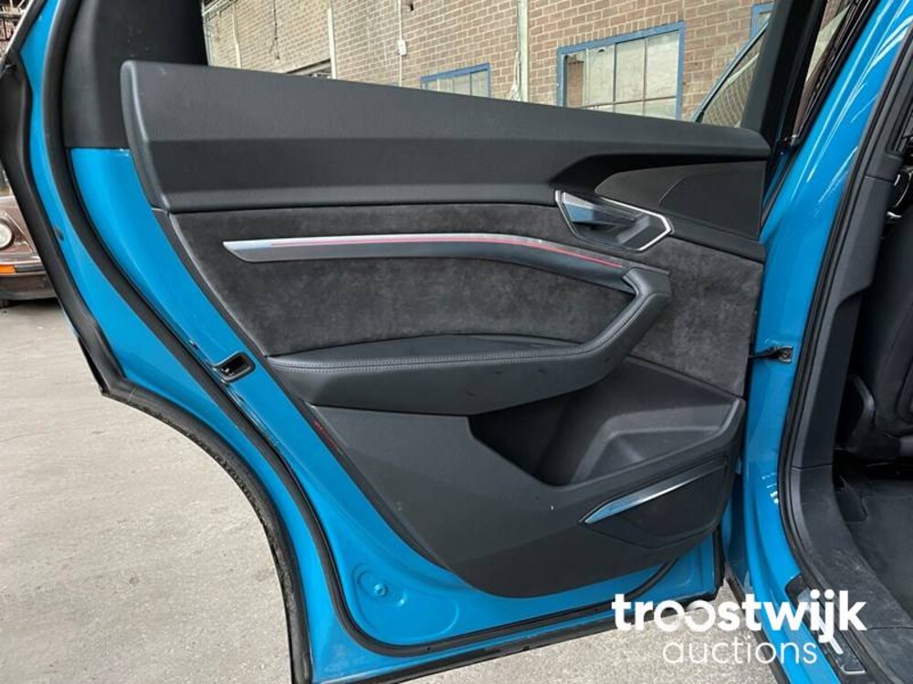 Audi e-tron 55 Sport Quattro Advanced Pro Line Plus 95 kWh 2018, K-877 FERNSEHER