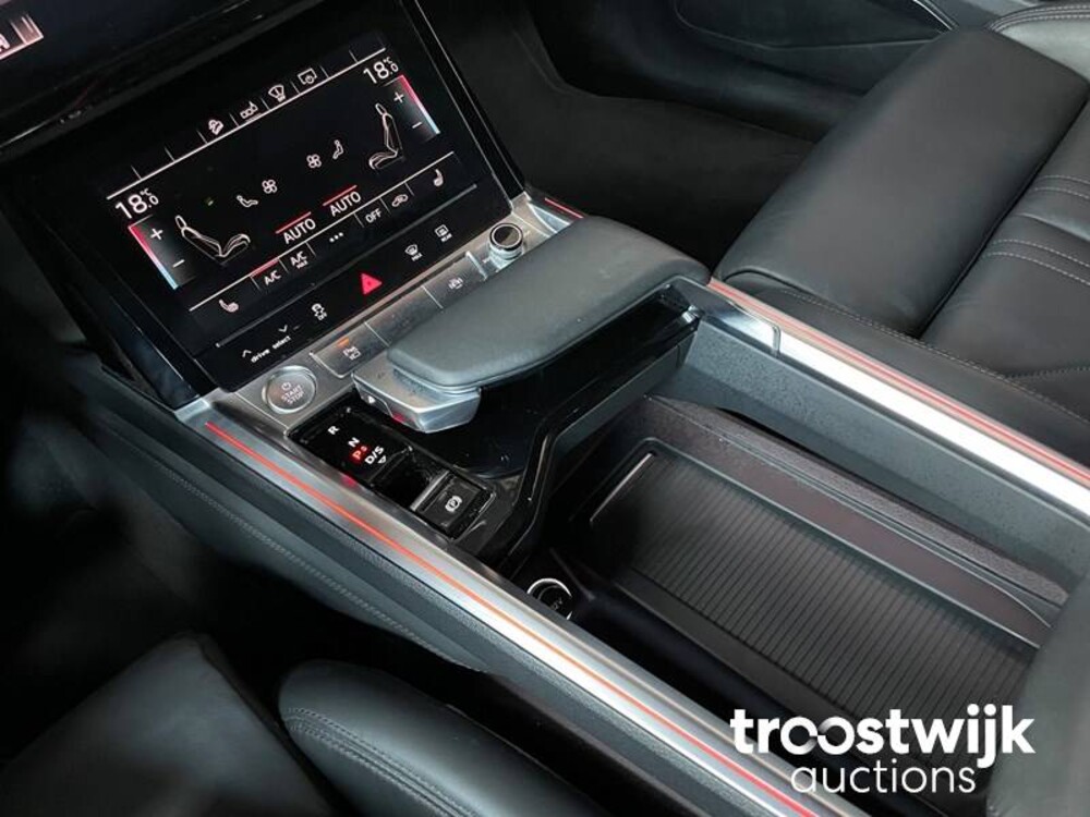 Audi e-tron 55 Sport Quattro Advanced Pro Line Plus 95 kWh 2018, K-877 FERNSEHER