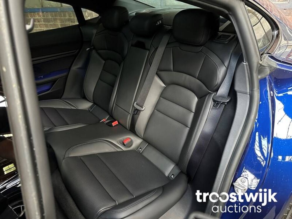 Porsche Taycan Turbo 84 kWh 625PS 2023 Sport-Chrono NEUE GARANTIE -Orig. NL-, S-306-FB -Herstellergarantie-