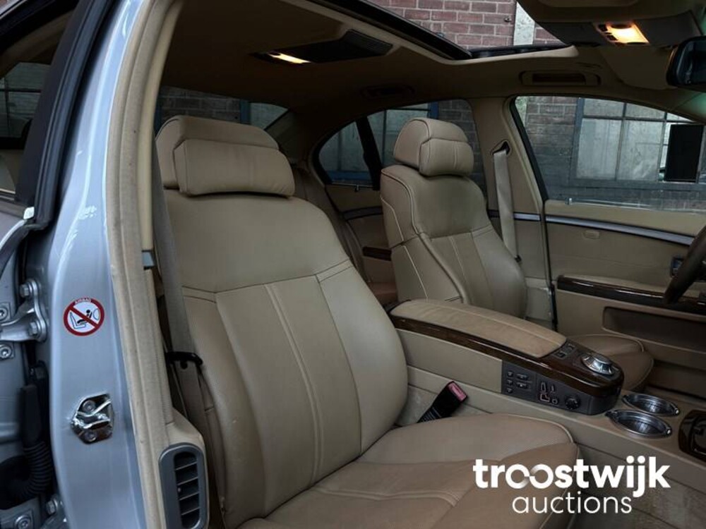 BMW 745i Executive E65 4.4 V8 333pk 2003 -Youngtimer-