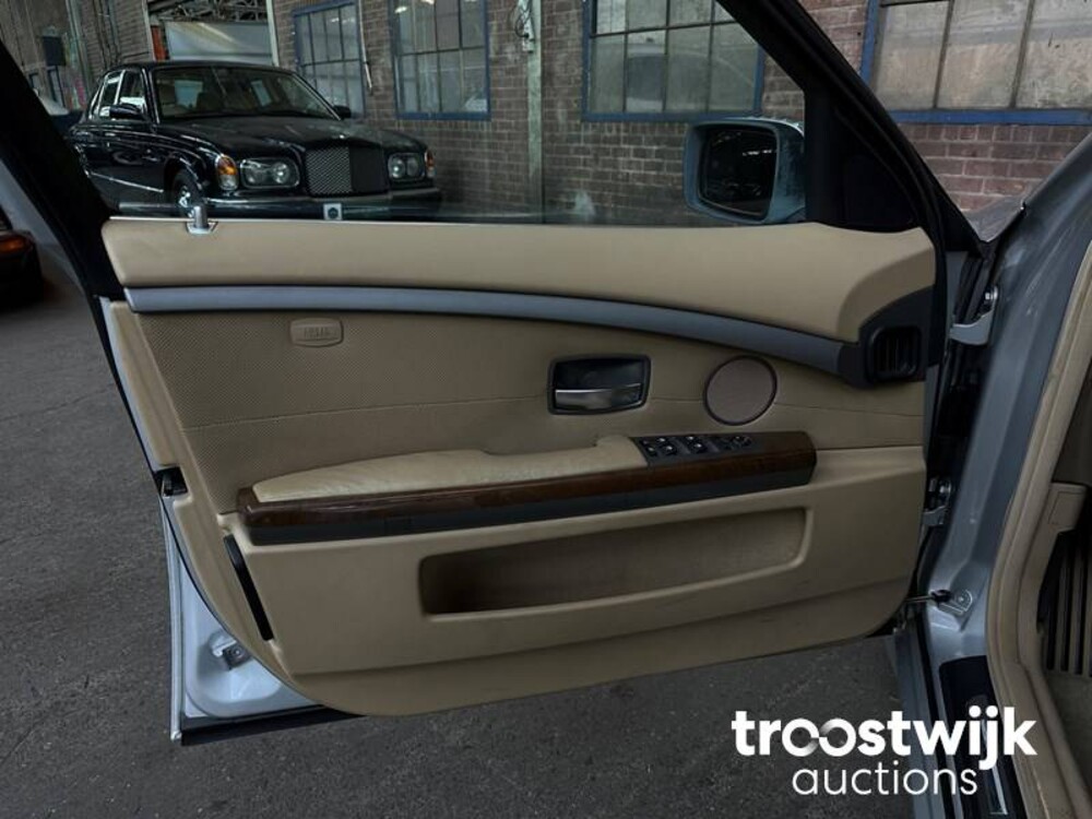 BMW 745i Executive E65 4.4 V8 333pk 2003 -Youngtimer-