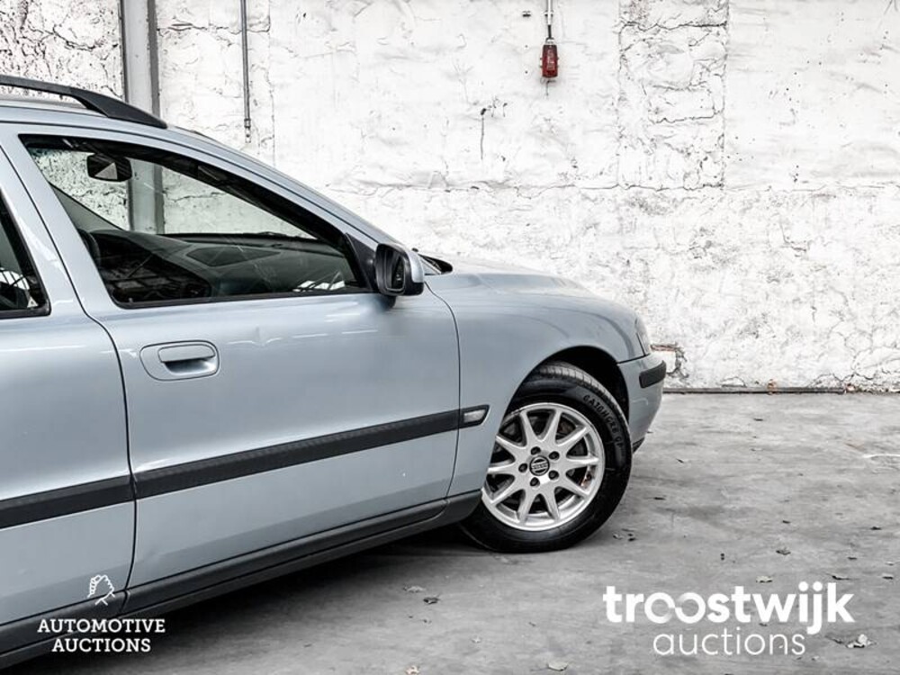 Volvo V70 Comfort Line 2.4 170PS 2001 -Orig. NL-, 49-HG-PV