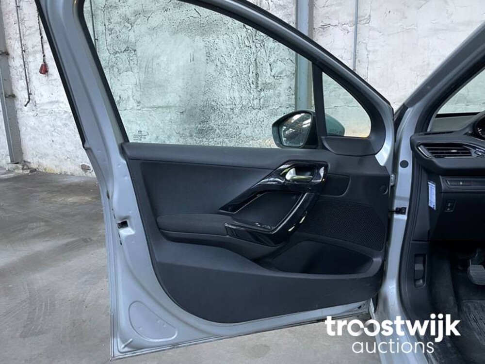 Peugeot 208 1.2 PureTech Active 82PS 2015, -Orig.NL-, HF-598-F