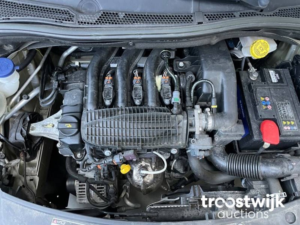 Peugeot 208 1.2 PureTech Active 82PS 2015, -Orig.NL-, HF-598-F