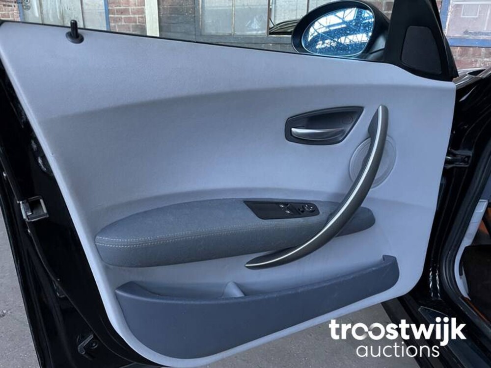 BMW 116i High Executive 116 PS 2005 1er, 75-RK-JD