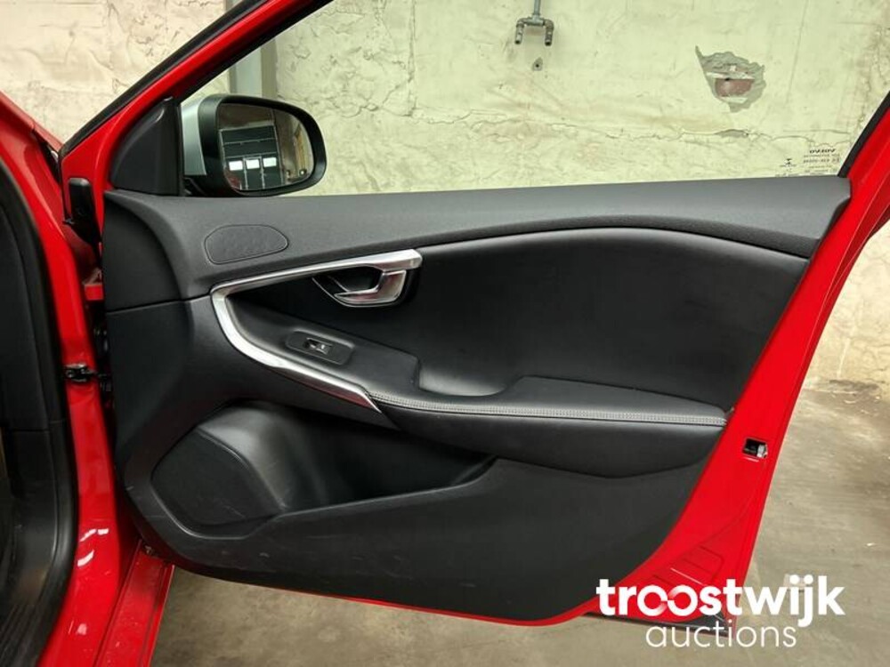 Volvo V40 2.0 D2 R-Design Business 120PS 2015 -Orig.NL-, GT-295-V