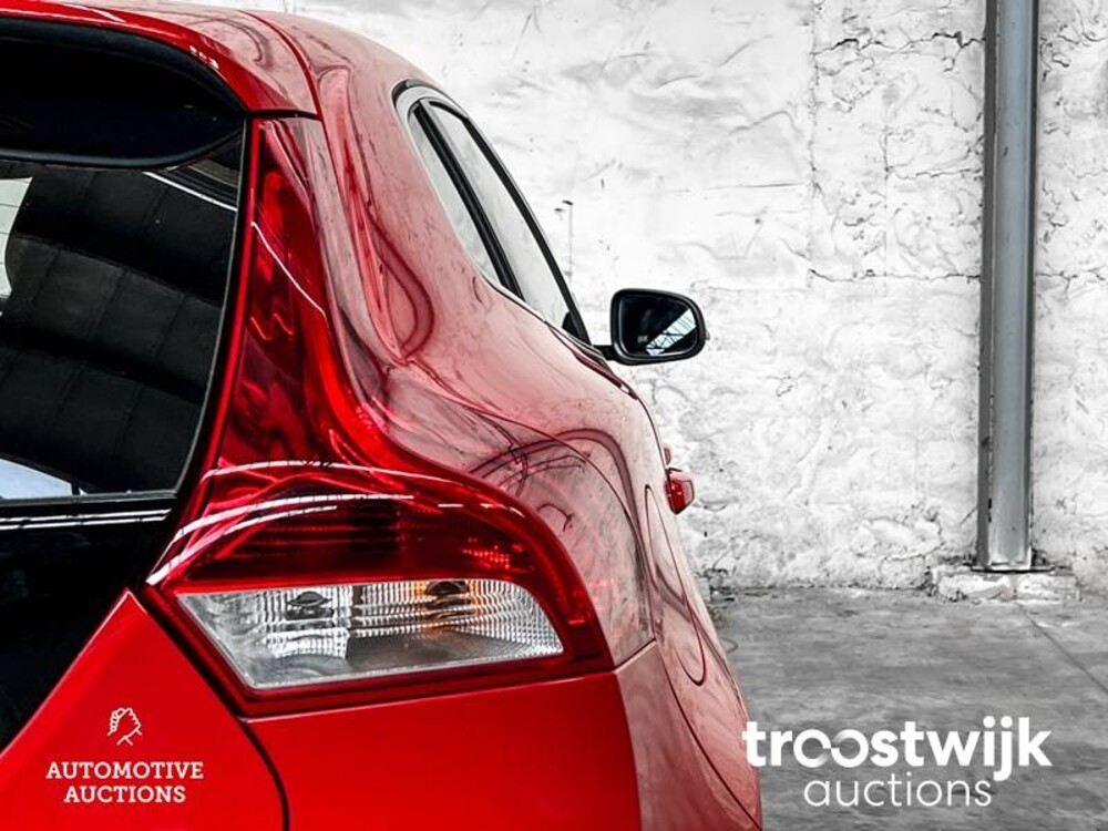 Volvo V40 2.0 D2 R-Design Business 120PS 2015 -Orig.NL-, GT-295-V