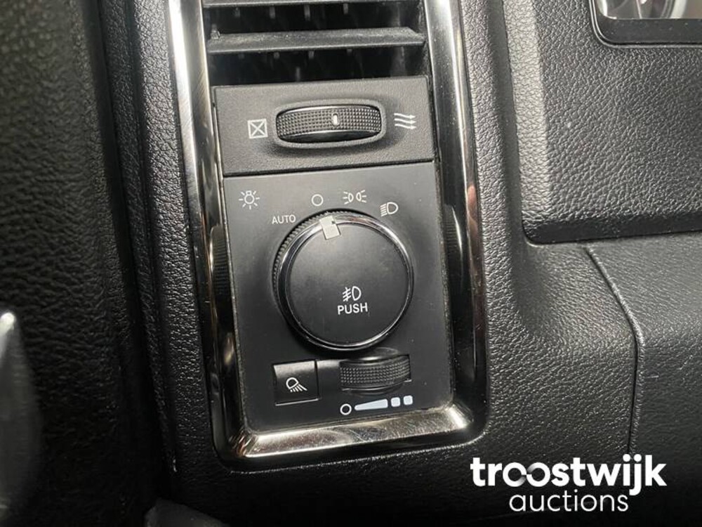 Dodge Ram 1500 5.7 Hemi 420PS 2016