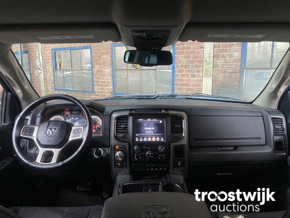 Dodge Ram 1500 5.7 Hemi 420PS 2016