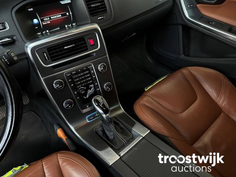 Volvo V60 2.4 D6 AWD Plug-In Hybrid Summum 299PS 2013, -Orig.NL-, 4-SXL-88