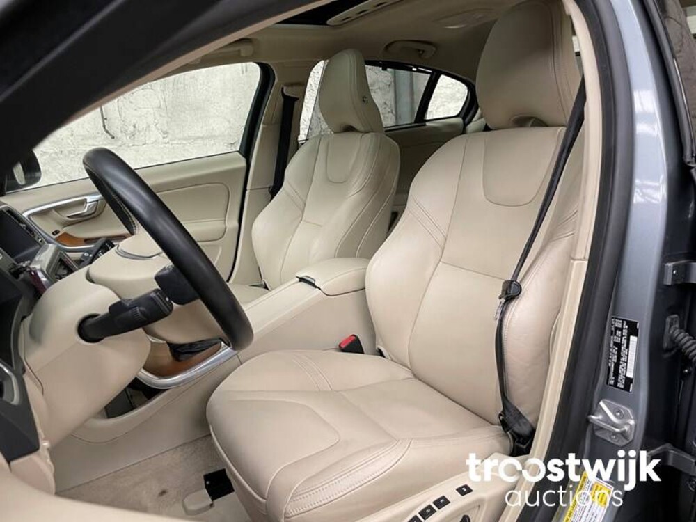 Volvo S60 T5 Summum L 245PS 2016