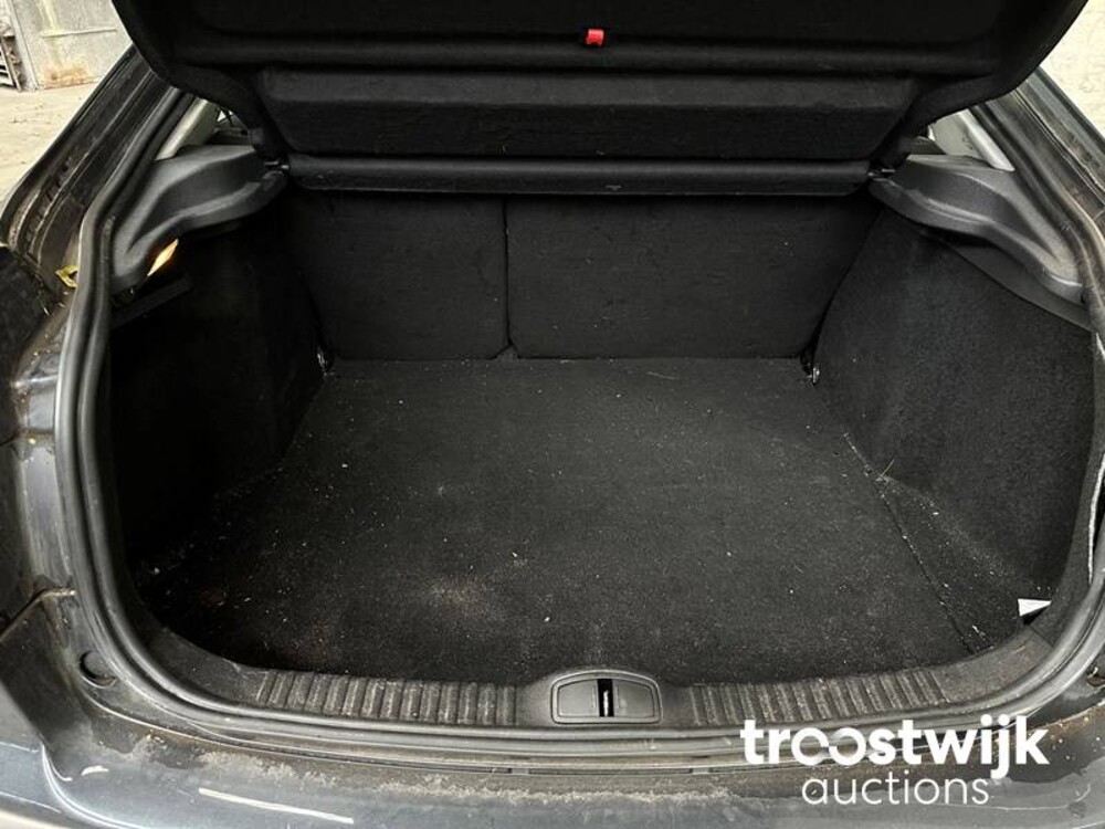 Renault Laguna Privilege 2.0-16V 135PS 2005, -Orig.NL-, 33-SF-NT