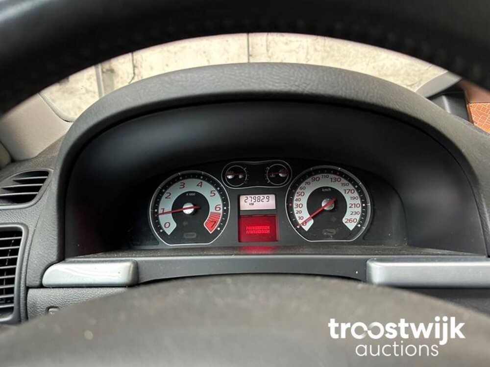 Renault Laguna Privilege 2.0-16V 135PS 2005, -Orig.NL-, 33-SF-NT