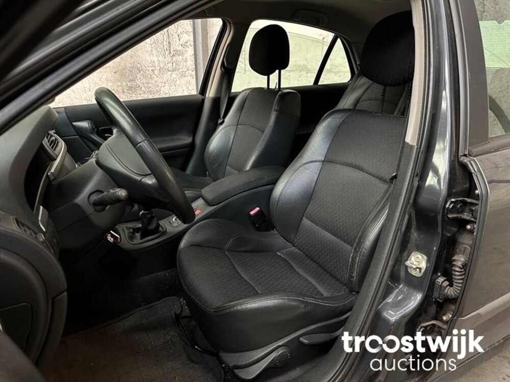 Renault Laguna Privilege 2.0-16V 135PS 2005, -Orig.NL-, 33-SF-NT