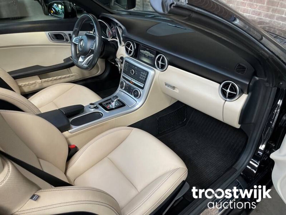 Mercedes-Benz SLC200 RedArt Edition 184pk 2017 Cabriolet SLC-Klasse, S-472-HT