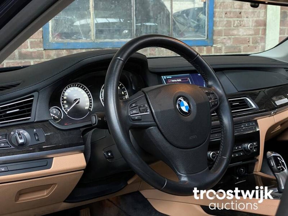 BMW ActiveHybrid7 F04 4.4 V8 465pk 2011 7-serie 