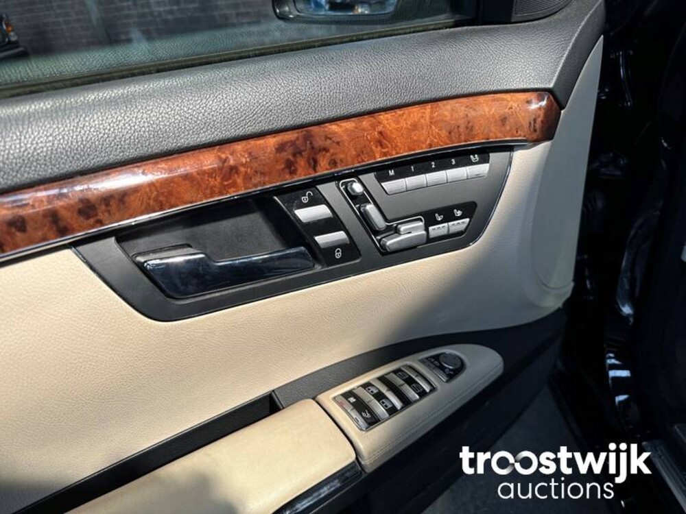 Mercedes-Benz S500L 5.5 V8 S500 388pk 2006 -Youngtimer-