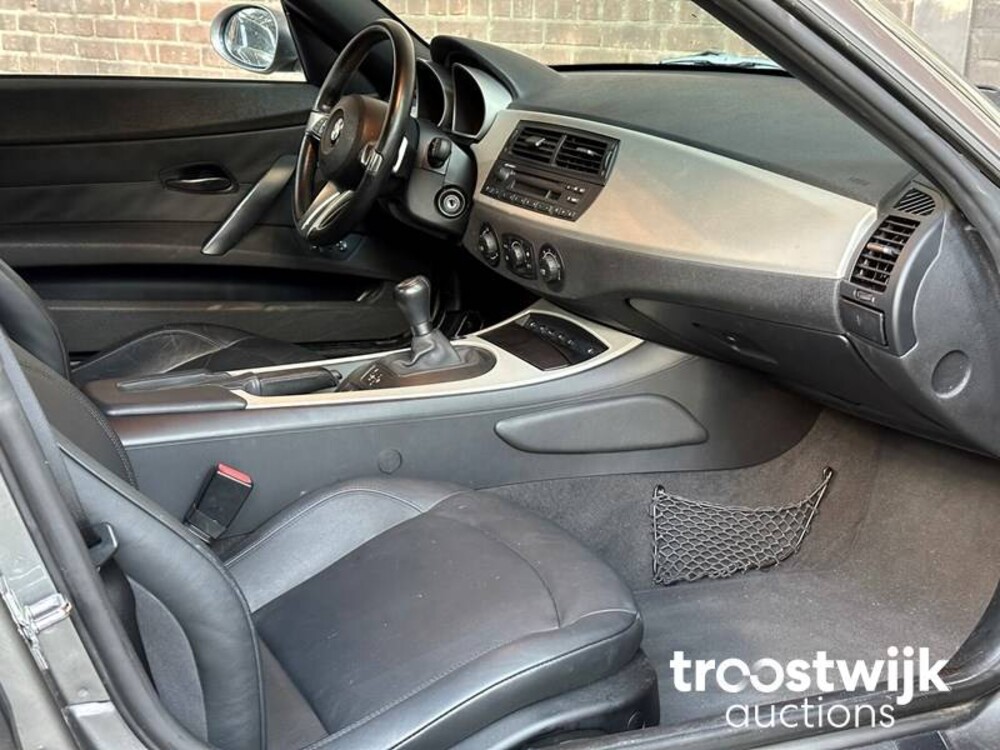 BMW Z4 3.0i S SMG E85  231pk 2005 -Youngtimer-