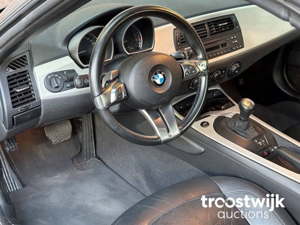 BMW Z4 3.0i S SMG E85  231pk 2005 -Youngtimer-