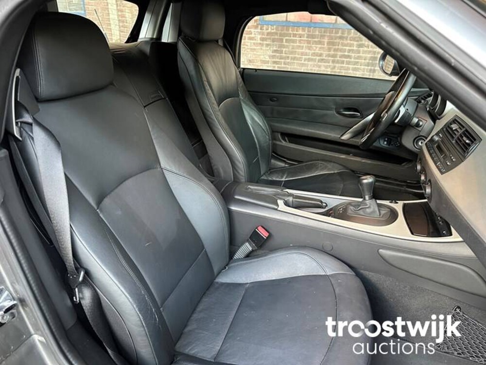BMW Z4 3.0i S SMG E85  231pk 2005 -Youngtimer-
