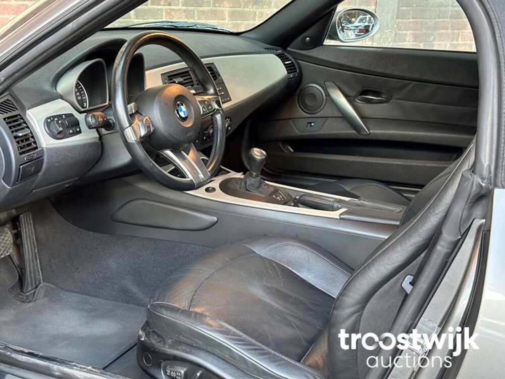 BMW Z4 3.0i S SMG E85  231pk 2005 -Youngtimer-