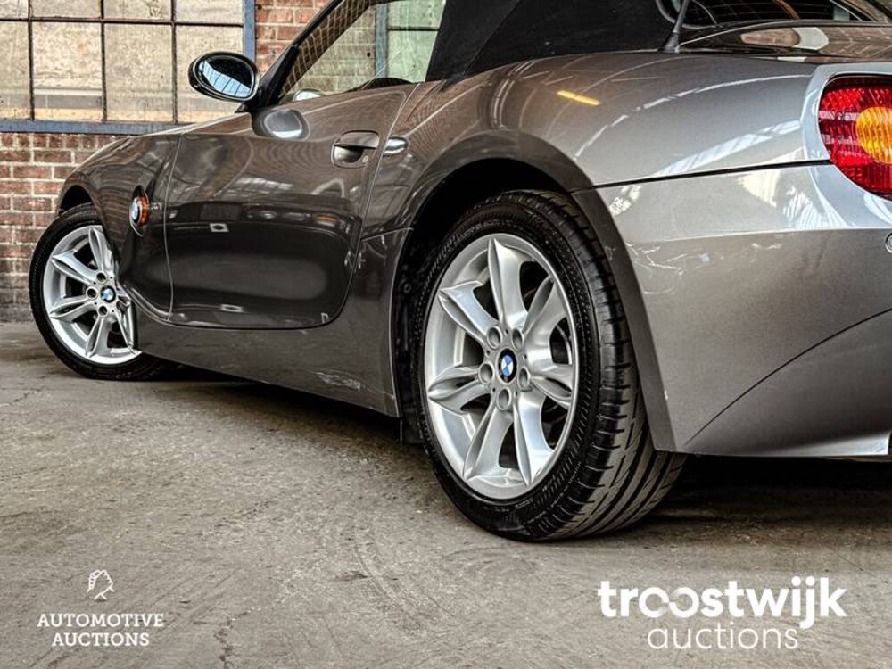 BMW Z4 3.0i S SMG E85  231pk 2005 -Youngtimer-