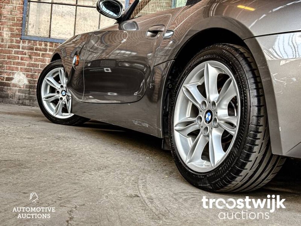 BMW Z4 3.0i S SMG E85  231pk 2005 -Youngtimer-