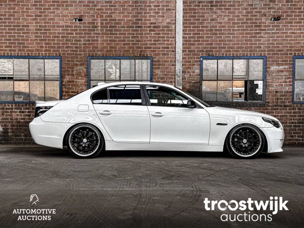 BMW 530i High Executive E60 5-serie 231pk 2004