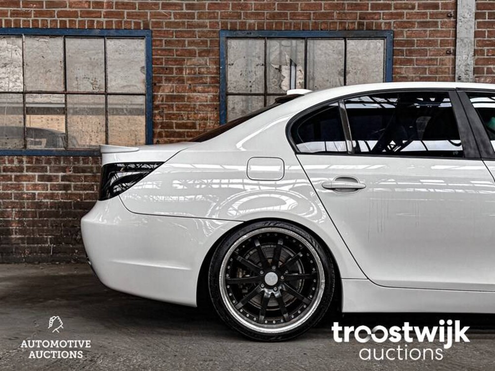 BMW 530i High Executive E60 5-serie 231pk 2004
