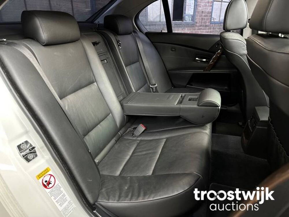 BMW 530i High Executive E60 5-serie 231pk 2004