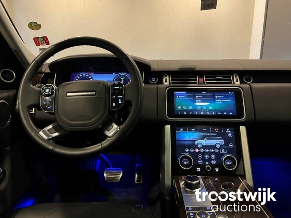 Land Rover Range Rover P400e LWB Vogue Car