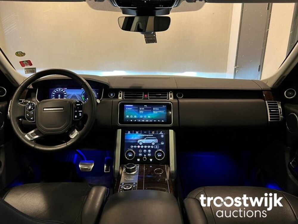 Land Rover Range Rover P400e LWB Vogue Car