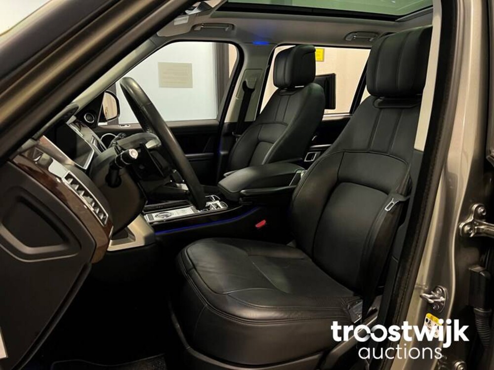 Land Rover Range Rover P400e LWB Vogue Car
