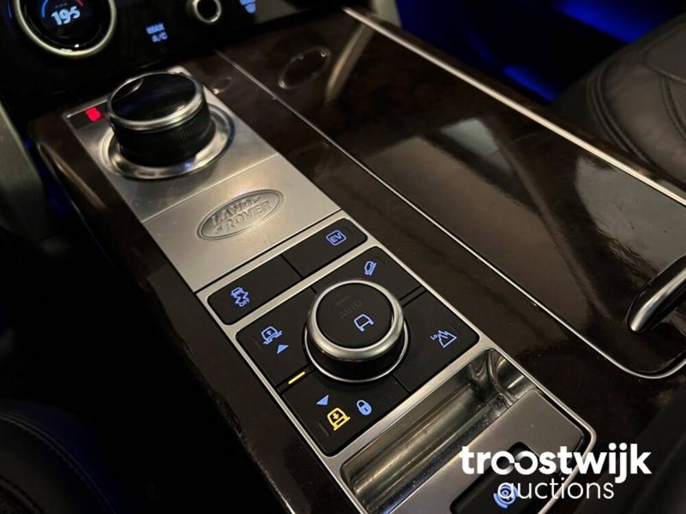 Land Rover Range Rover P400e LWB Vogue Car