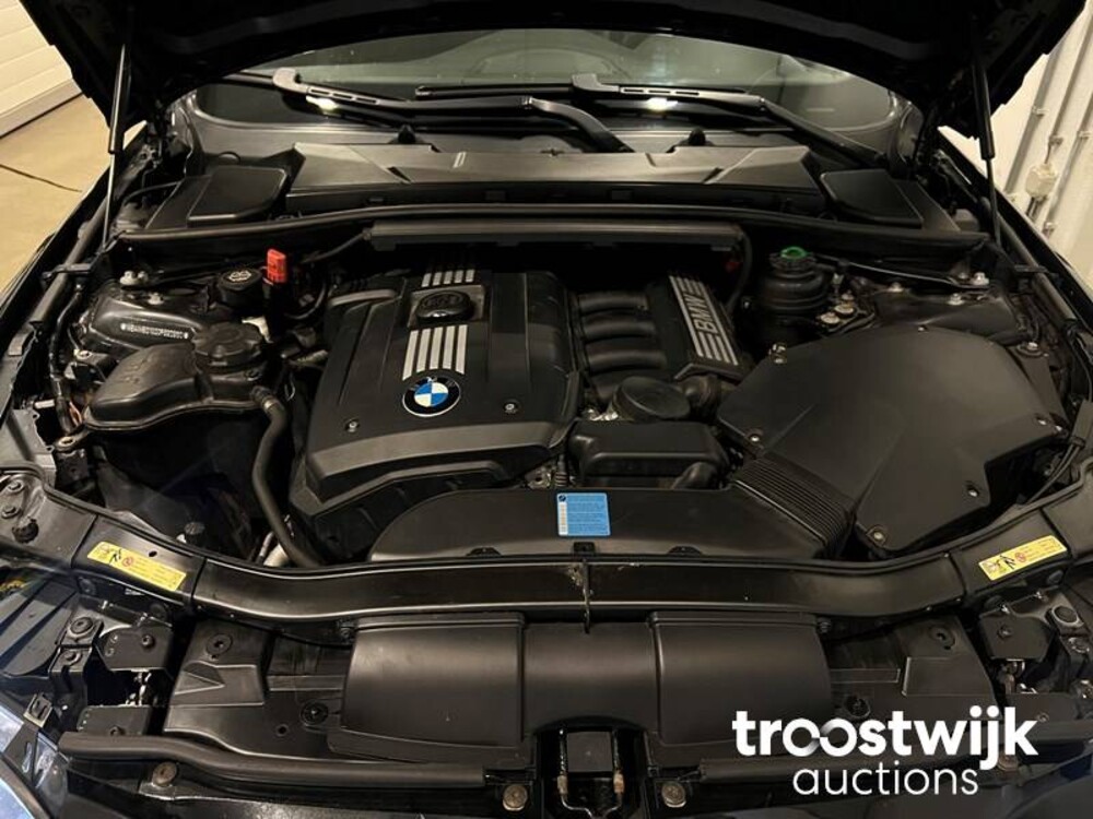 BMW 325i Coupe E92/E90 Introduction 3-Series 218hp 2006 -Youngtimer-, 08-TJ-RG