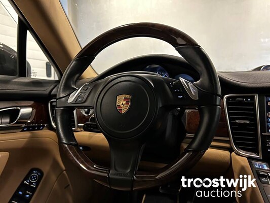 Porsche Panamera 3.6 Platinum Edition SportChrono 299hp 2013, L-185-HT