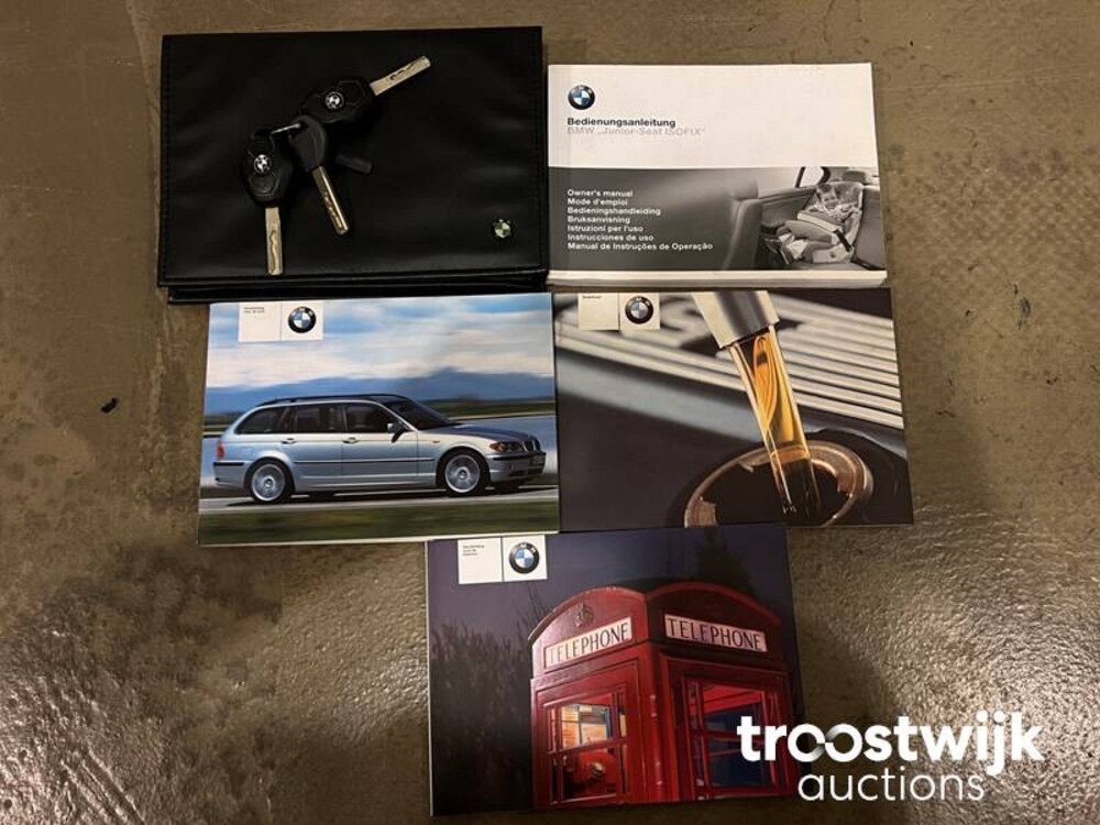 BMW 330xi Executive 231PS 2001 -Orig. NL-, 82-HS-JT