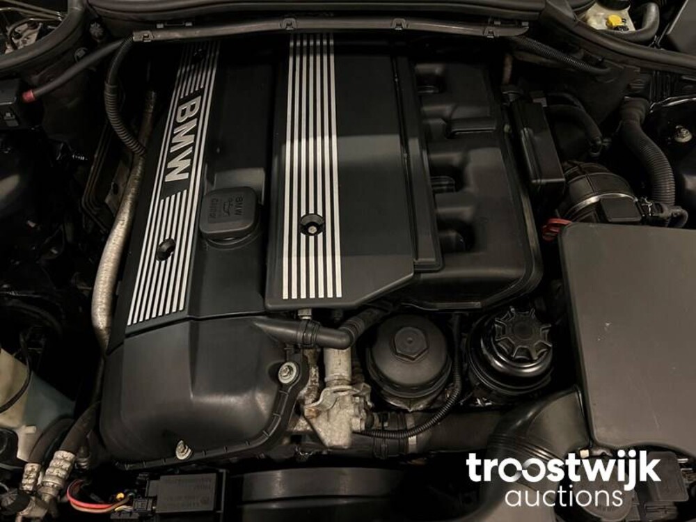 BMW 330xi Executive 231PS 2001 -Orig. NL-, 82-HS-JT